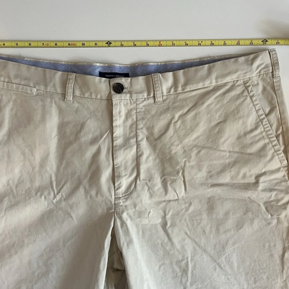 Tommy Hilfiger Men's Size 48R‎ Khaki Chino Shorts Preppy Classic 97% Cotton